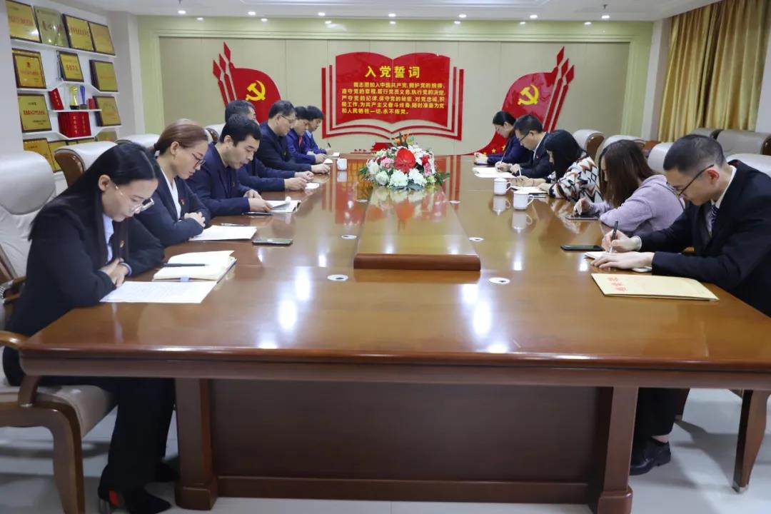 12月2日，长田实业党支部在党员会议室召开党员大会，讨论李少峰等3名预备党员转正事宜。济北开发区党建办李阳同志、赵亚中同志到会指导。长田实业党员、预备党员参加会议，党支部书记张勇主持会议。  