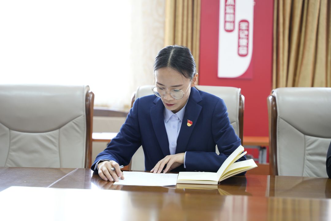 李凤.jpg