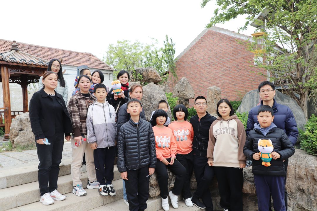 1682404493133742.jpg 合影.jpg